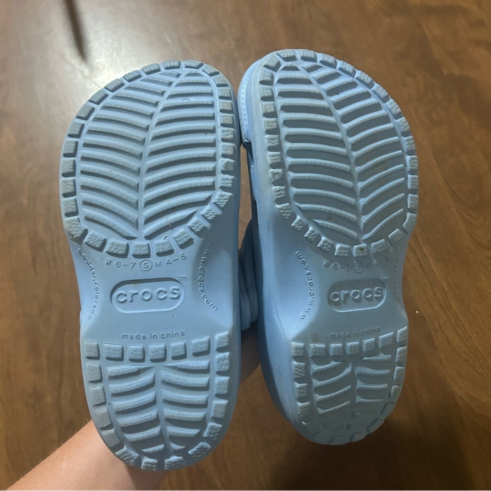 Blue Crocs W 6-7 M 4-5 - Picture 2 of 2